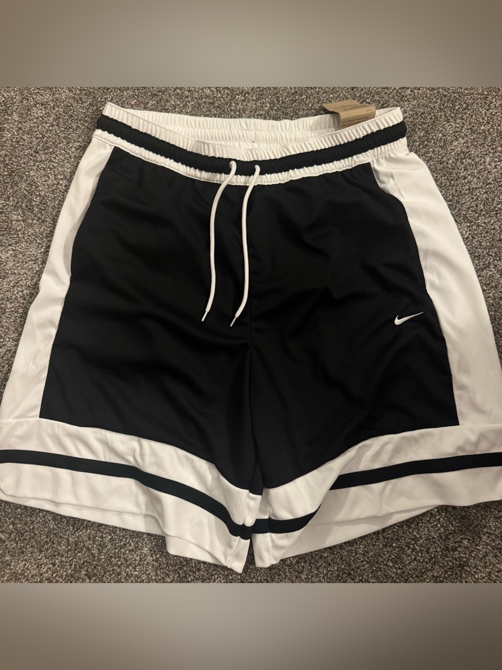 Nike Men's Dri-FIT 8 Basketball Shorts - Size L NWT BLK White